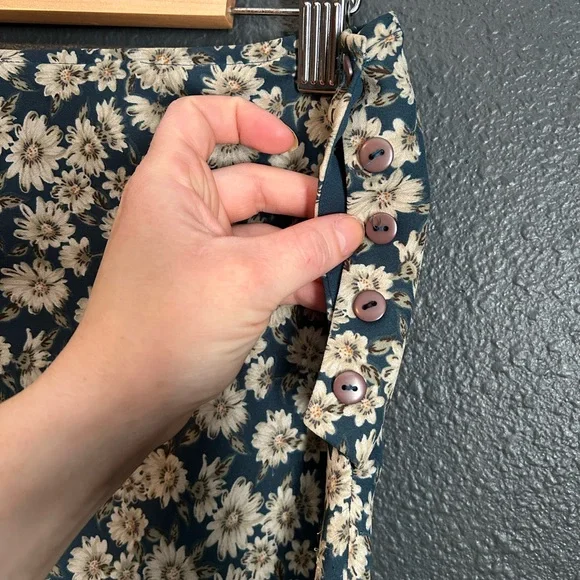 Vintage express Floral Blue and Cream Skirt - Picture 3 of 5